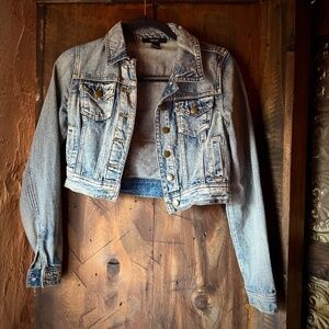 Adorable cropped denim jacket!